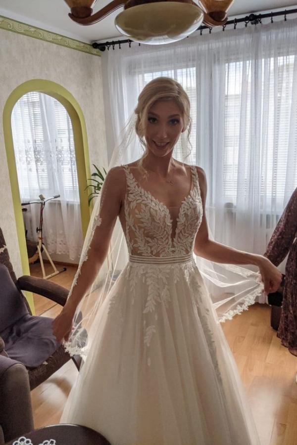 Vintage A-line V-neck Open Back Long Wedding Dress With Tulle Lace | Ballbellas Ballbellas