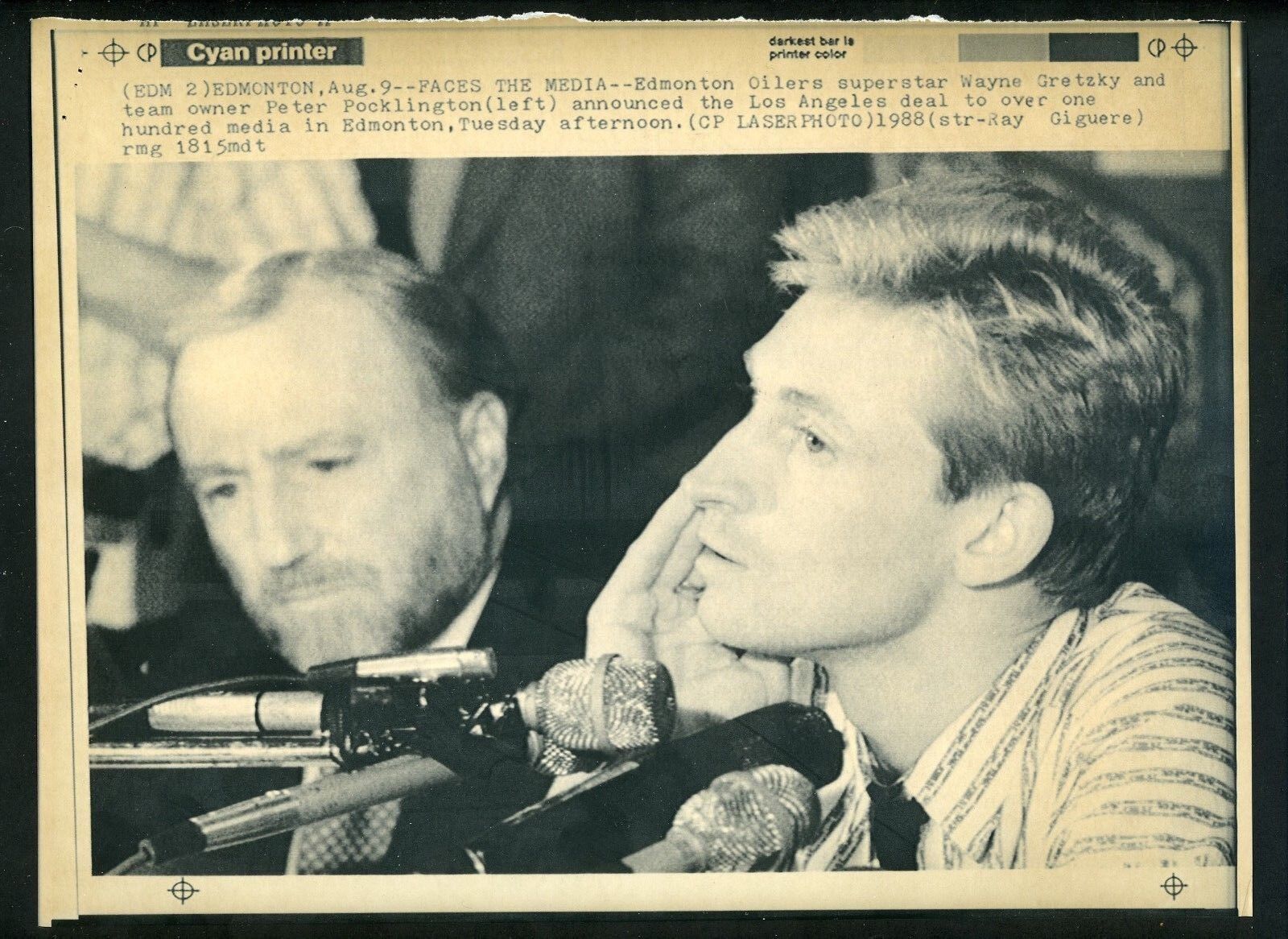 Wayne Gretzky TRADED by Peter Pocklington 1988 Press Photo Poster painting from Oilers to Kings