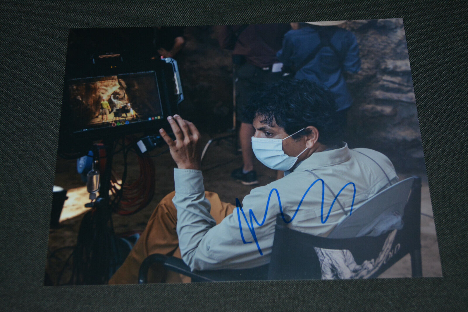 M. NIGHT SHYAMALAN signed autograph In Person 8x10 20x25 cm OLD