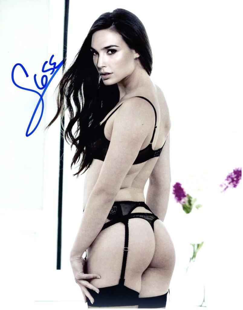 Gal Gadot autographed 11x14 signed Photo Poster painting Picture Pic and COA
