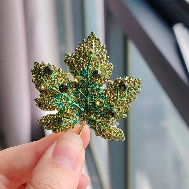 Vintage Style Pin Maple Leaf Alloy Plating Inlay Rhinestones Women’s Brooches