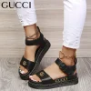 （40302）Swobodne płaskie sandały Gucci