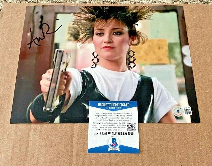 ANNIE POTTS SIGNED PRETTY IN PINK 8X10 Photo Poster painting BECKETT CERTIFIED BAS