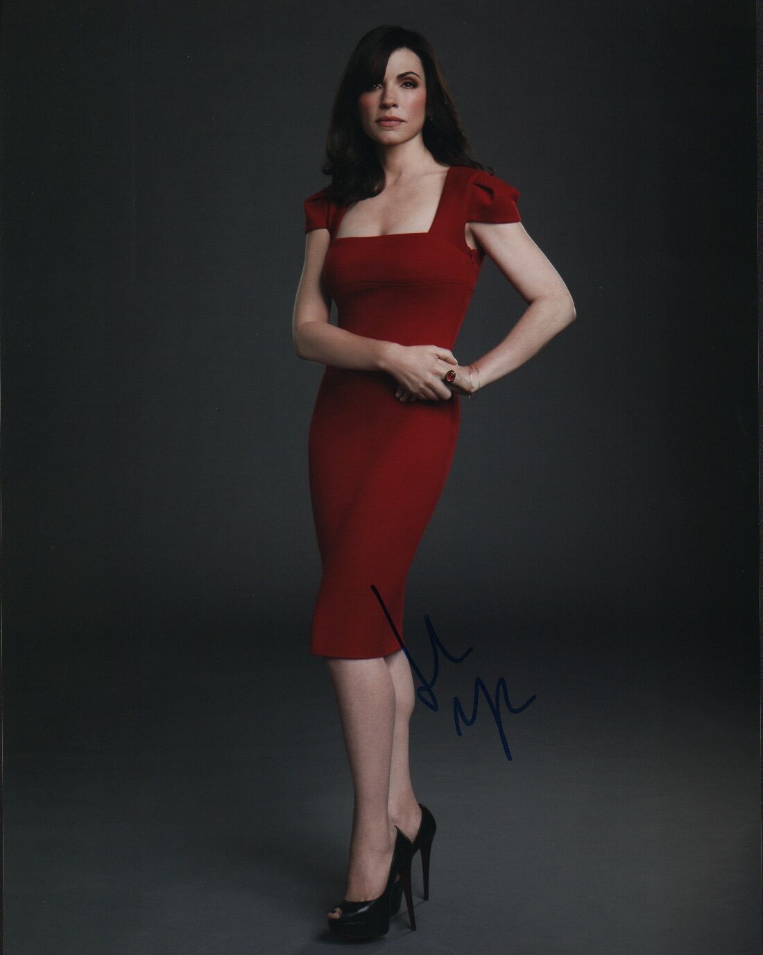 Julianna Margulies (The Good Wife) signed 11x14 Photo Poster painting