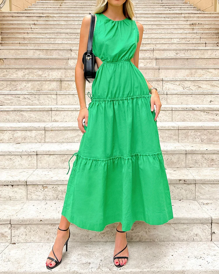 Solid color waist in sleeveless pleated dress