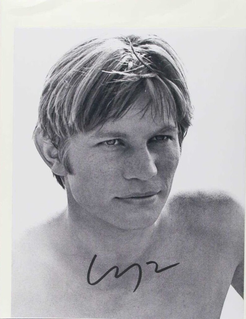 Michael York Signed Autographed Glossy 8x10 Photo Poster painting - COA Matching Holograms