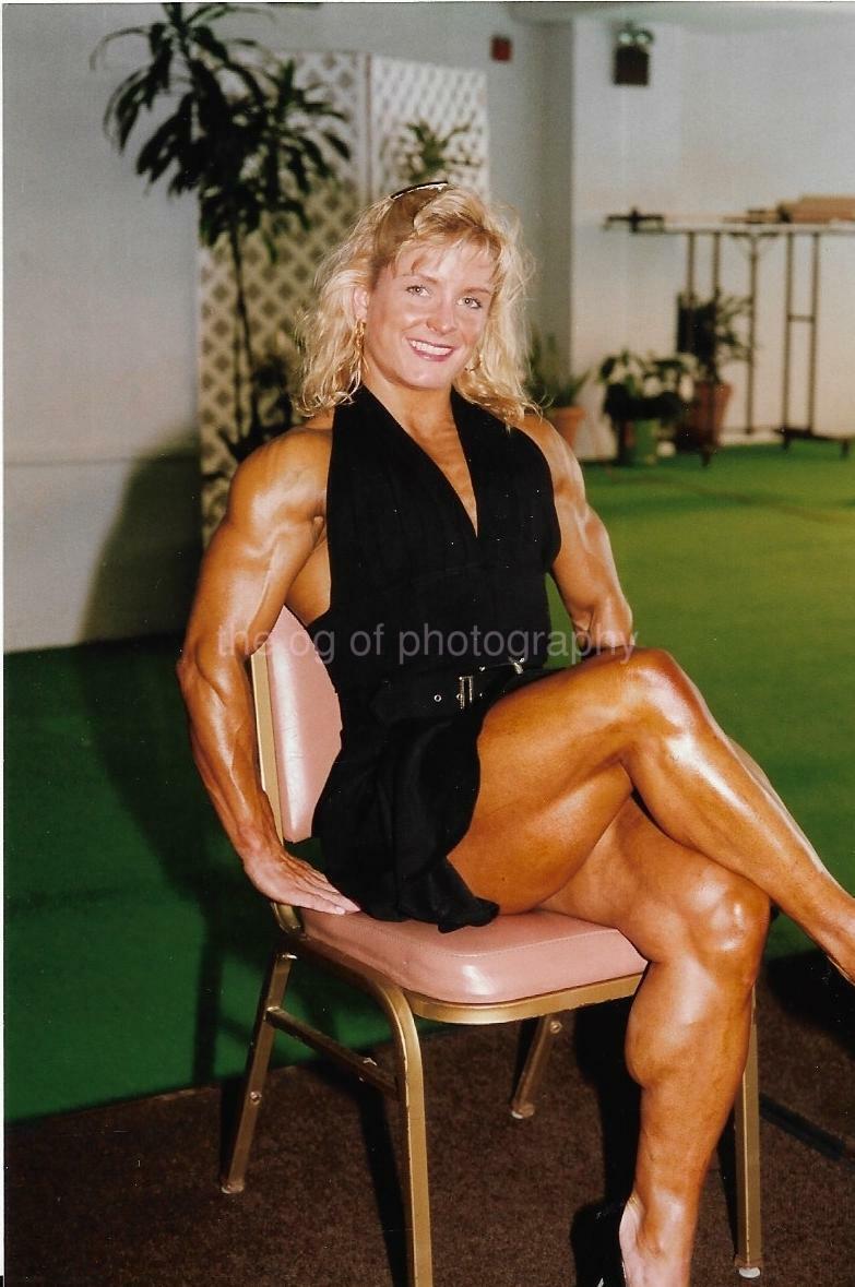 FEMALE BODYBUILDER 80's 90's FOUND Photo Poster painting Color MUSCLE WOMAN Original EN 16 24 J