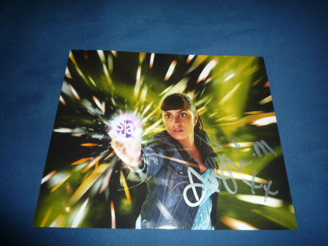 ANJILI MOHINDRA signed autograph In Person 8x10 (20x25 cm) SARAH JANE ADVENTURES