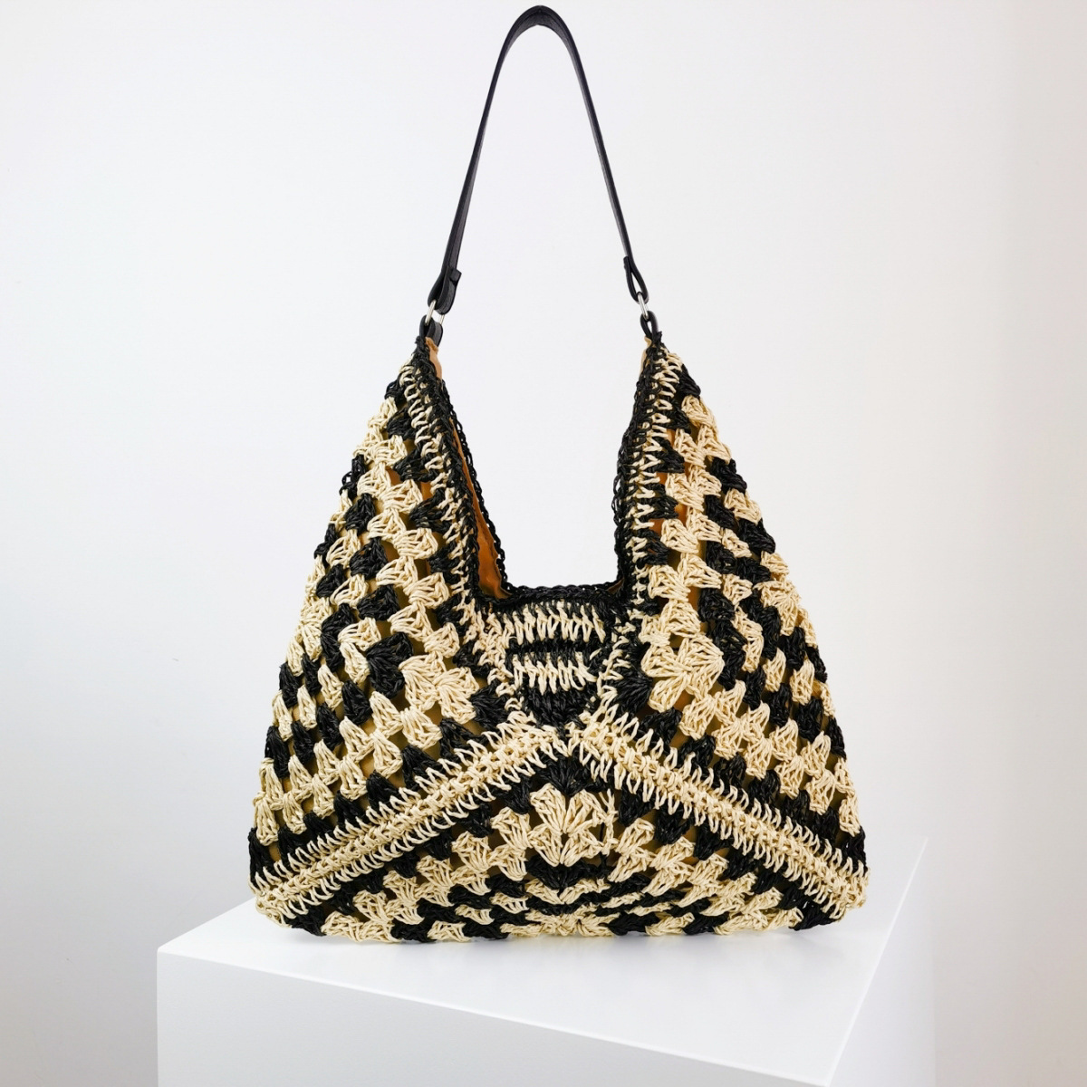 Mature Women Fashion Handmade Straw Woven Hollow Contrast Color Weave Shoulder Bag