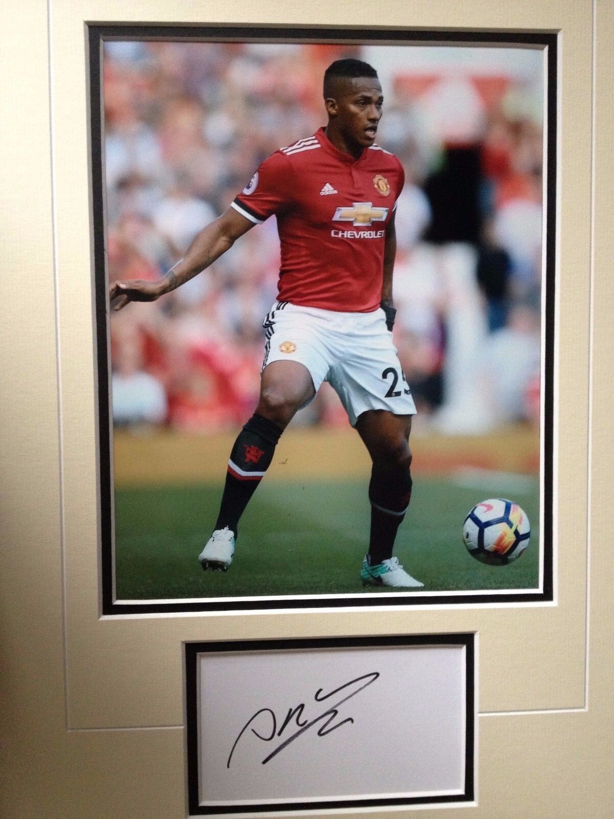 ANTONIO VALENCIA - MANCHESTER UNITED FOOTBALLER - SUPERB SIGNED Photo Poster painting DISPLAY