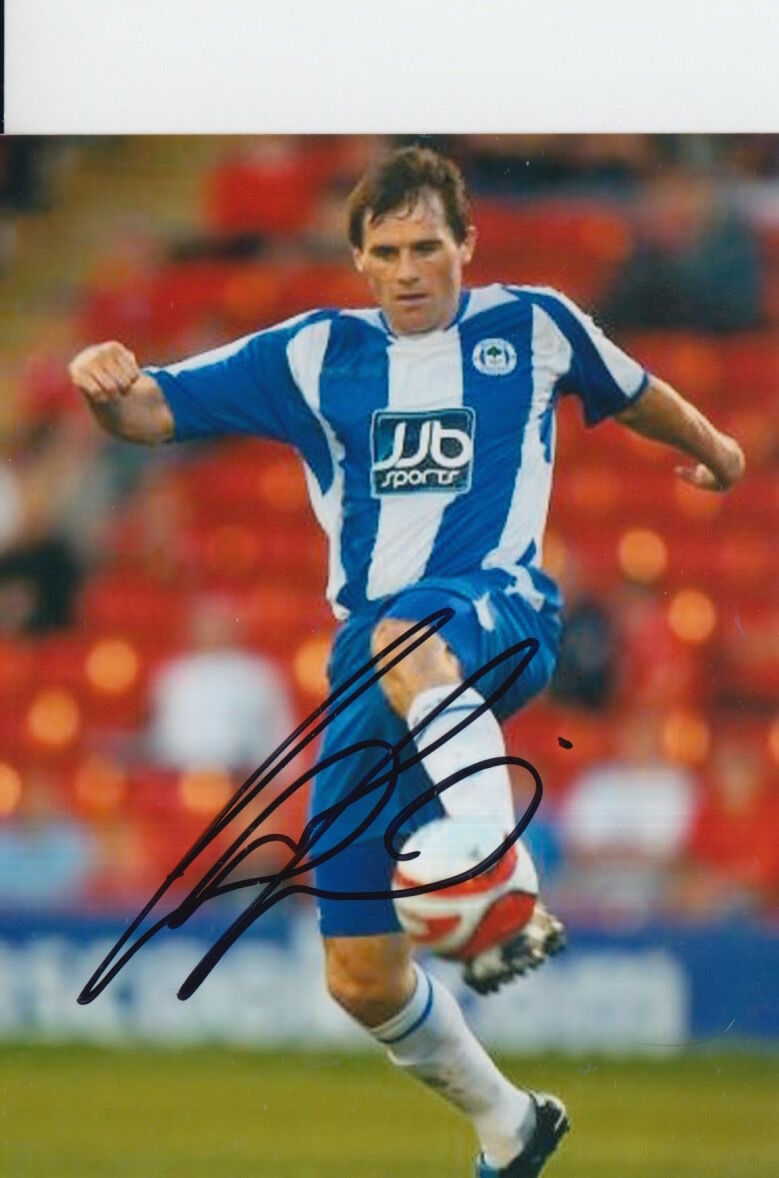 WIGAN HAND SIGNED KEVIN KILBANE 6X4 Photo Poster painting.