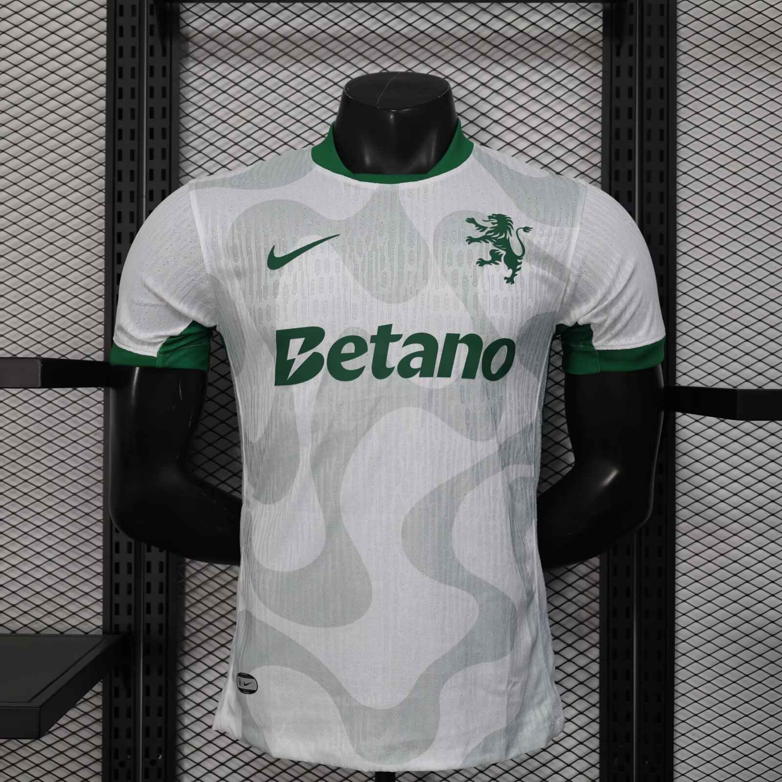2025/2026 Player Version Sporting Lisbon Away Football Jersey 1:1 Thai Quality（The player version jersey is a bit tight, please pay attention to the size selection）