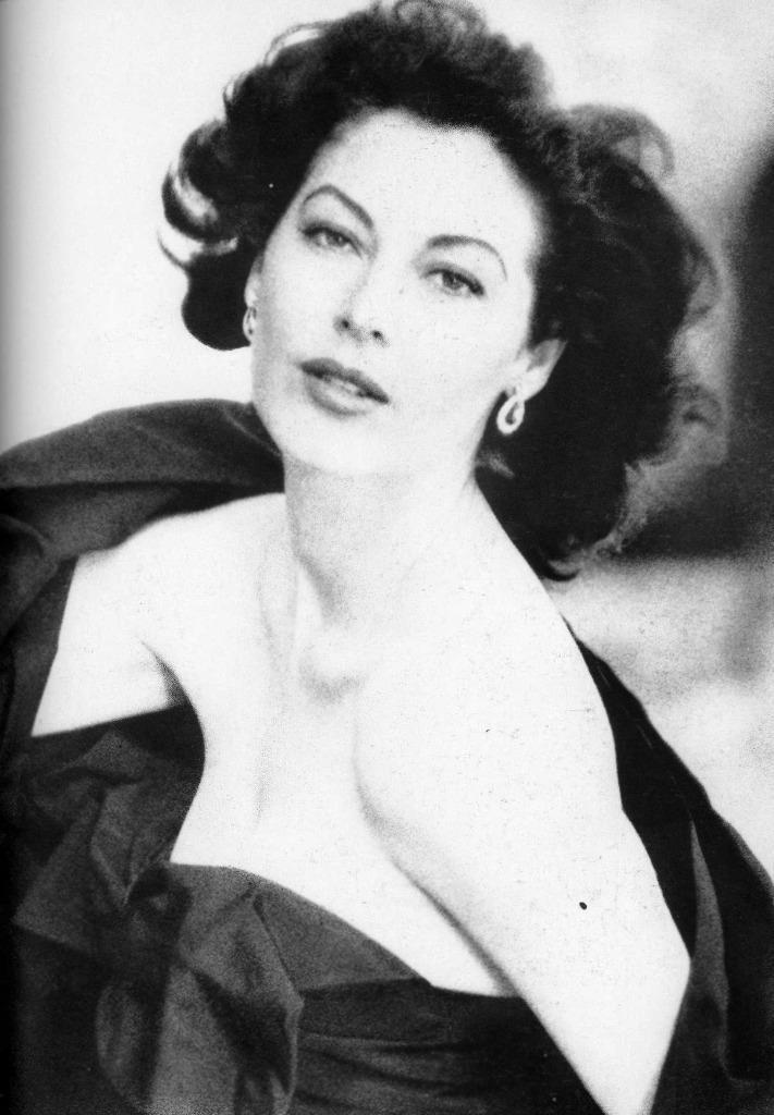 Ava Gardner 8x10 Picture Simply Stunning Photo Poster painting Gorgeous Celebrity #77