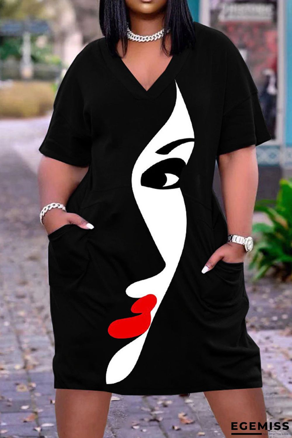 Black And White Casual Street Print Patchwork V Neck Straight Dresses | EGEMISS