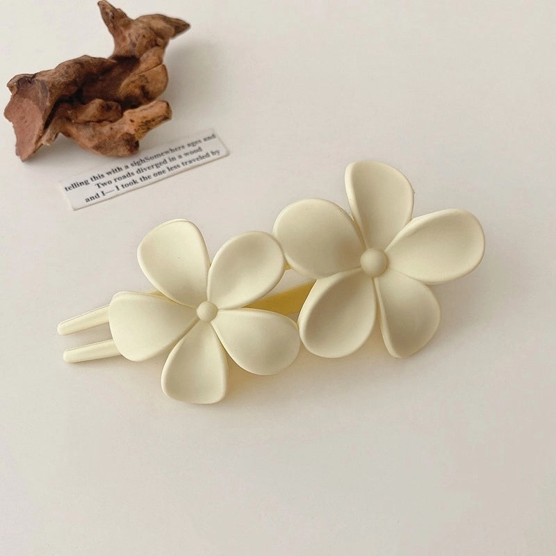 Minimalist Solid Color Flower Plastic Hair Clip