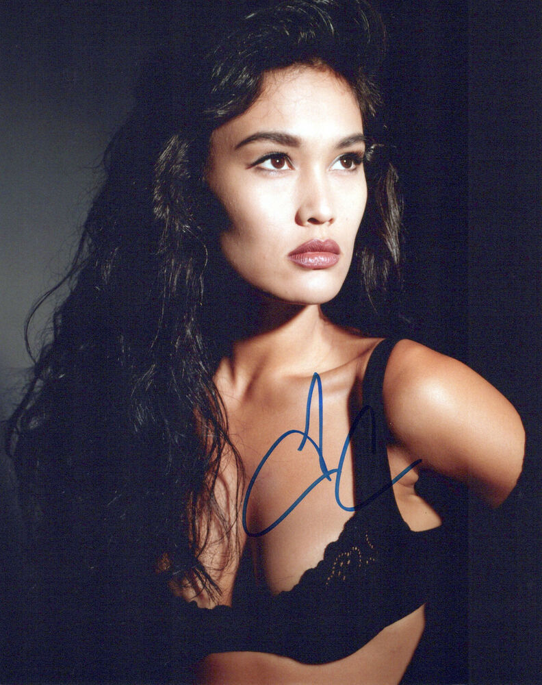 Tia Carrere glamour shot autographed Photo Poster painting signed 8x10 #26