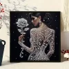 Dame tenant une rose - peinture diamant sp&eacute;ciale partielle, 30 x 30 cm / 11,8 x 11,8 pouces