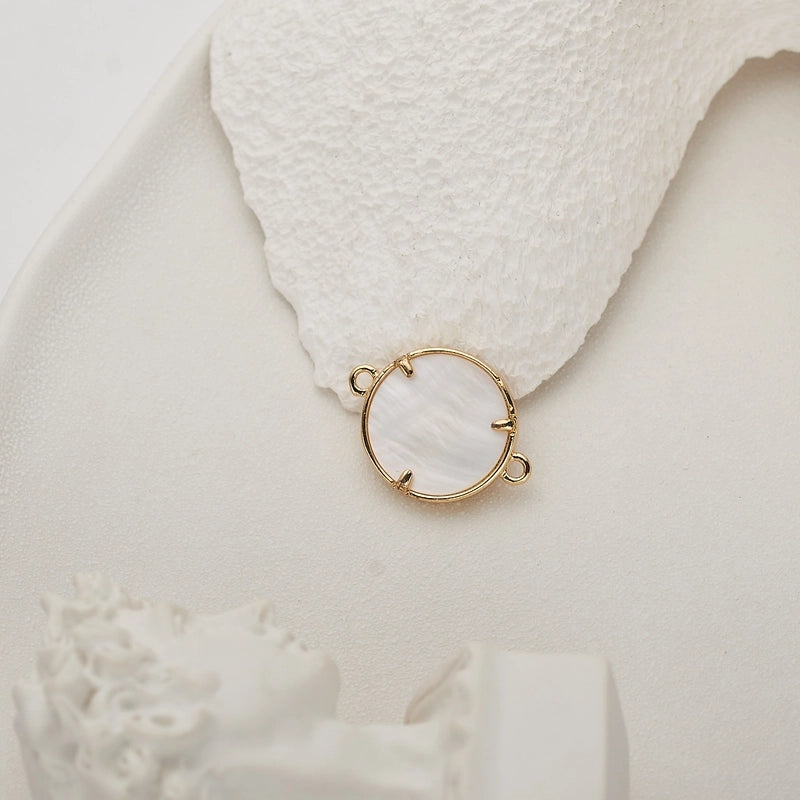 1 Piece Copper White Shell Zircon Round Pendant