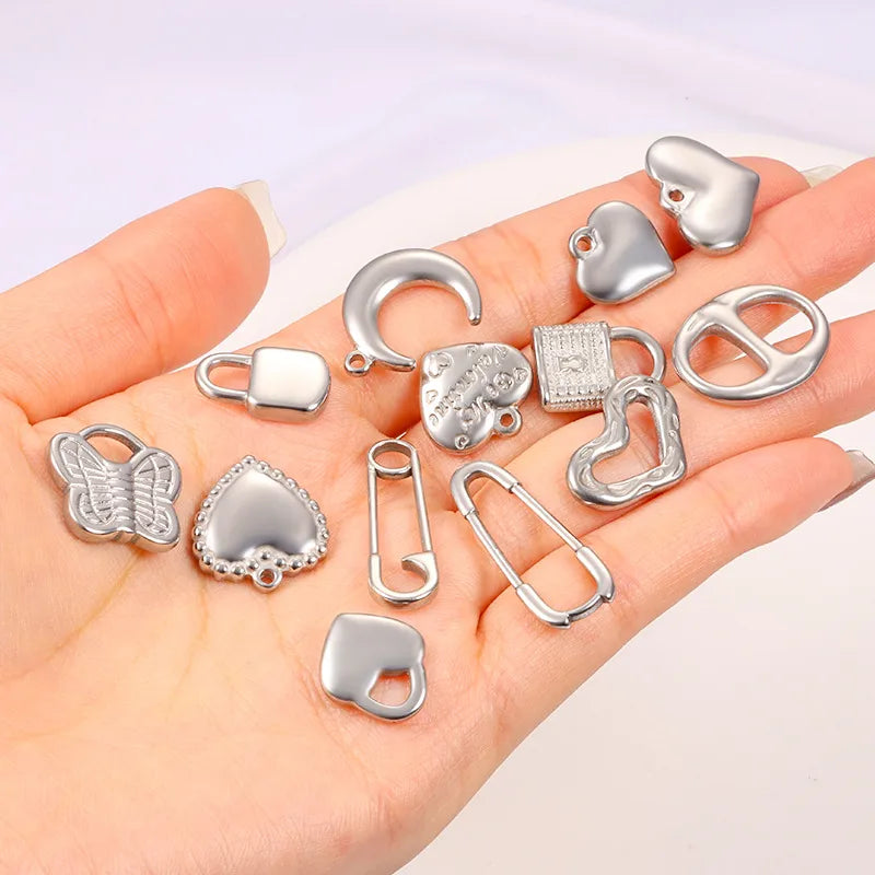 1 Piece 16.5*16.5mm 16.5*21.5mm 18*22.5mm Hole 1~1.9mm Hole 2~2.9mm 304 Stainless Steel 18K Gold Plated Moon Heart Shape Solid Color Jewelry Accessories Pendant