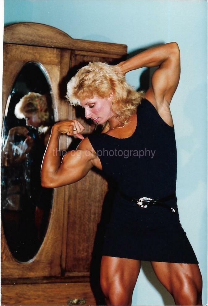 FEMALE BODYBUILDER 80's 90's FOUND Photo Poster painting Color MUSCLE GIRL Portrait EN 110 32 F