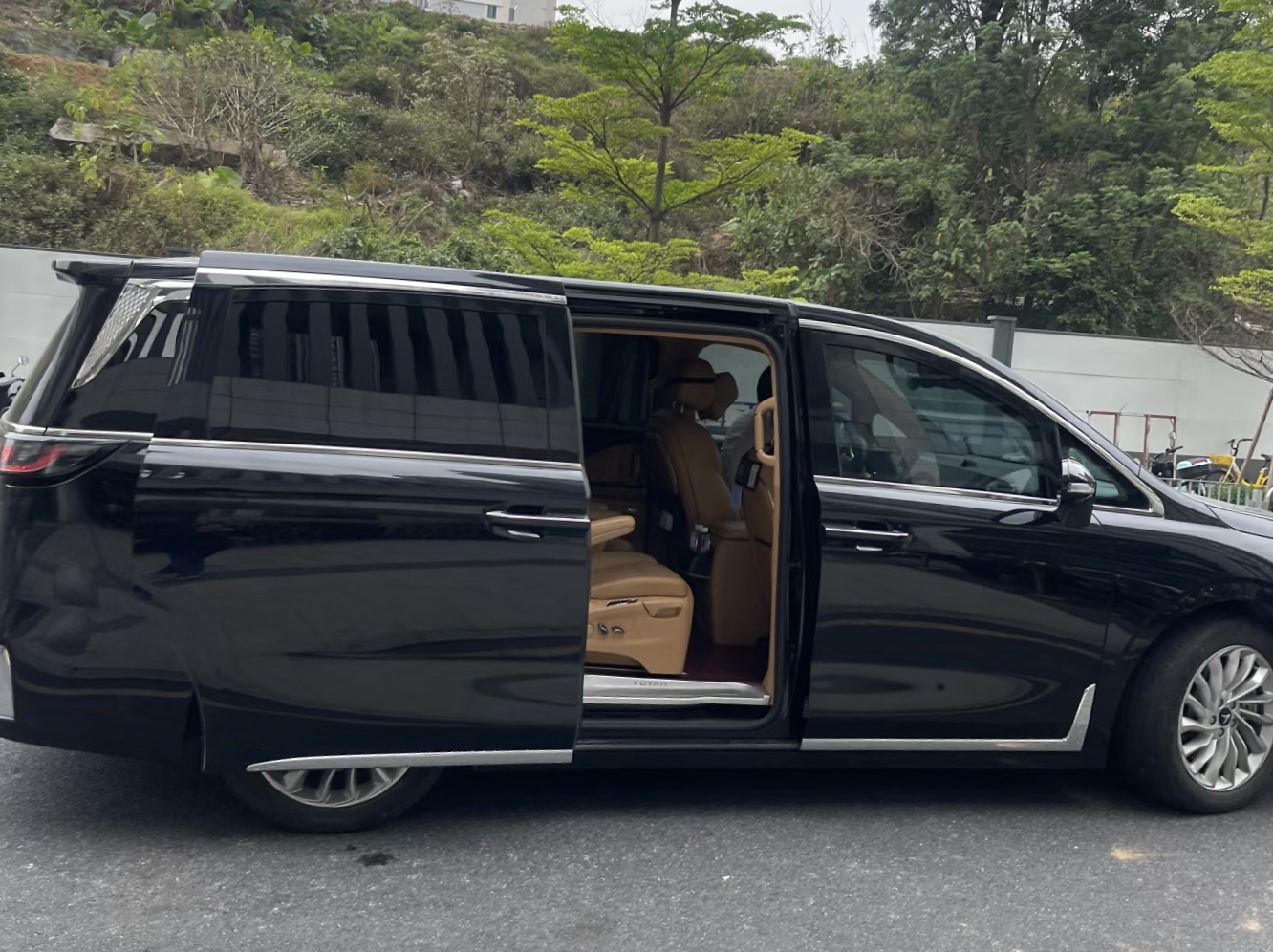 2-Day Private Car with Driver in Chongqing City（Driver & Vehicle Only）