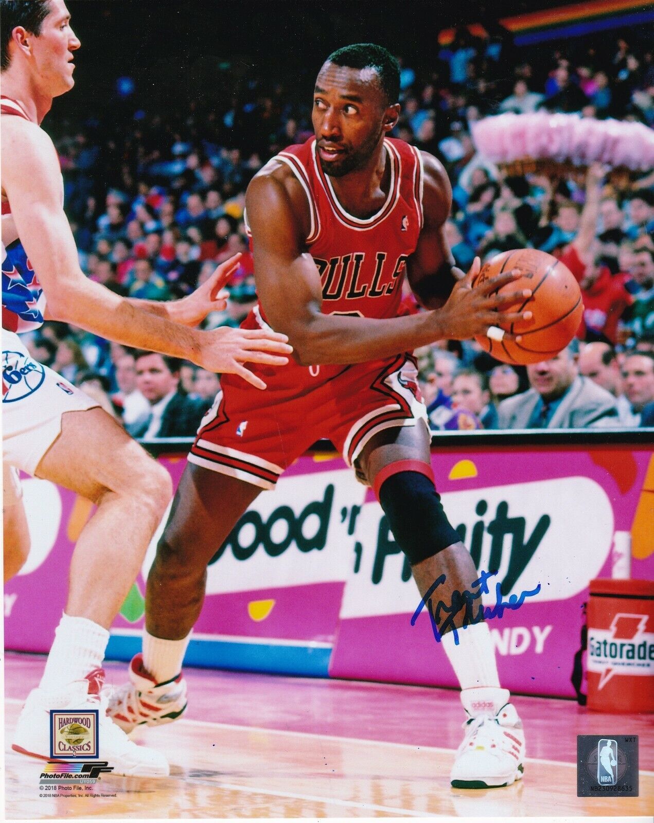 TRENT TUCKER CHICAGO BULLS ACTION SIGNED 8x10