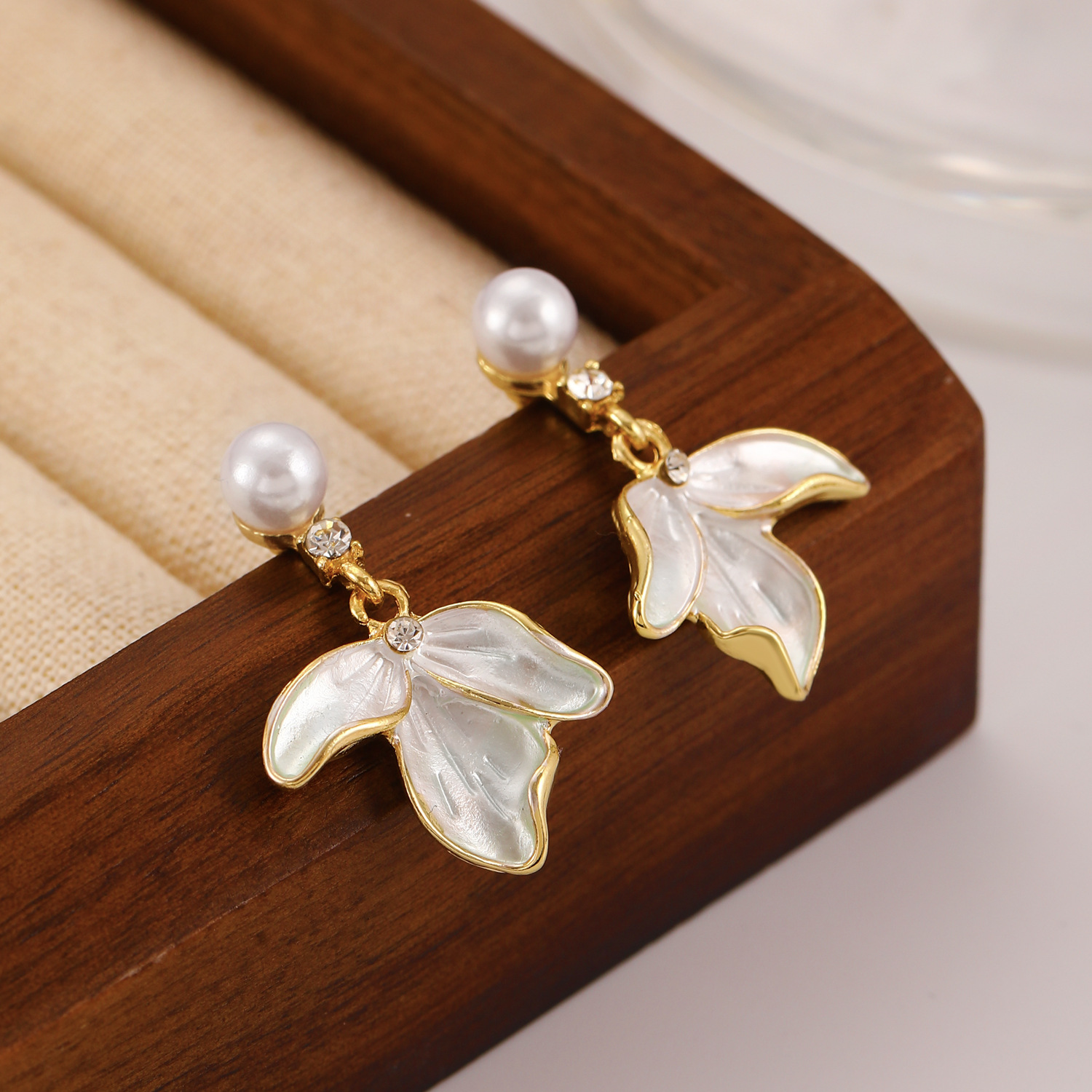 Pearl and Zirconia Shell and Petal Gold-Plated Earrings