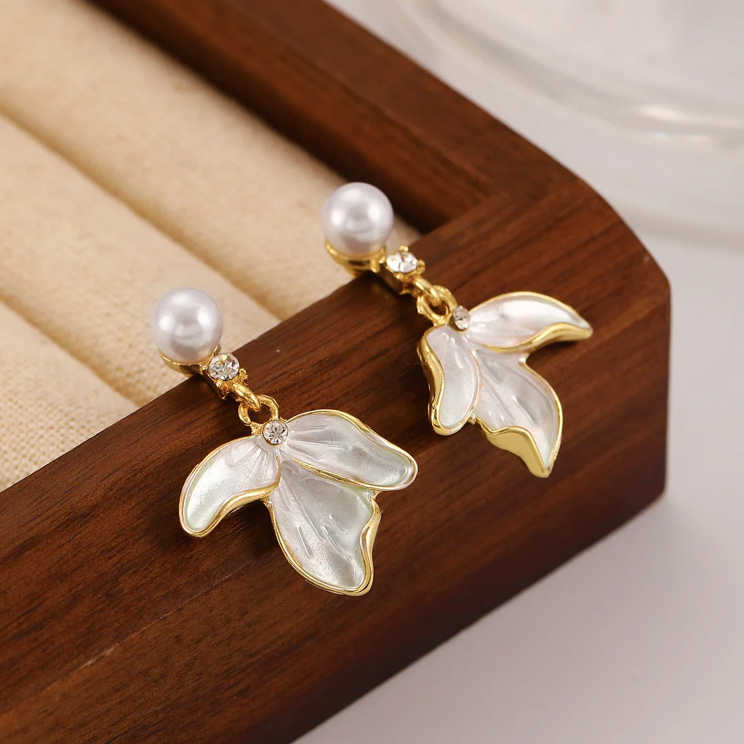 Pearl and Zirconia Shell and Petal Gold-Plated Earrings