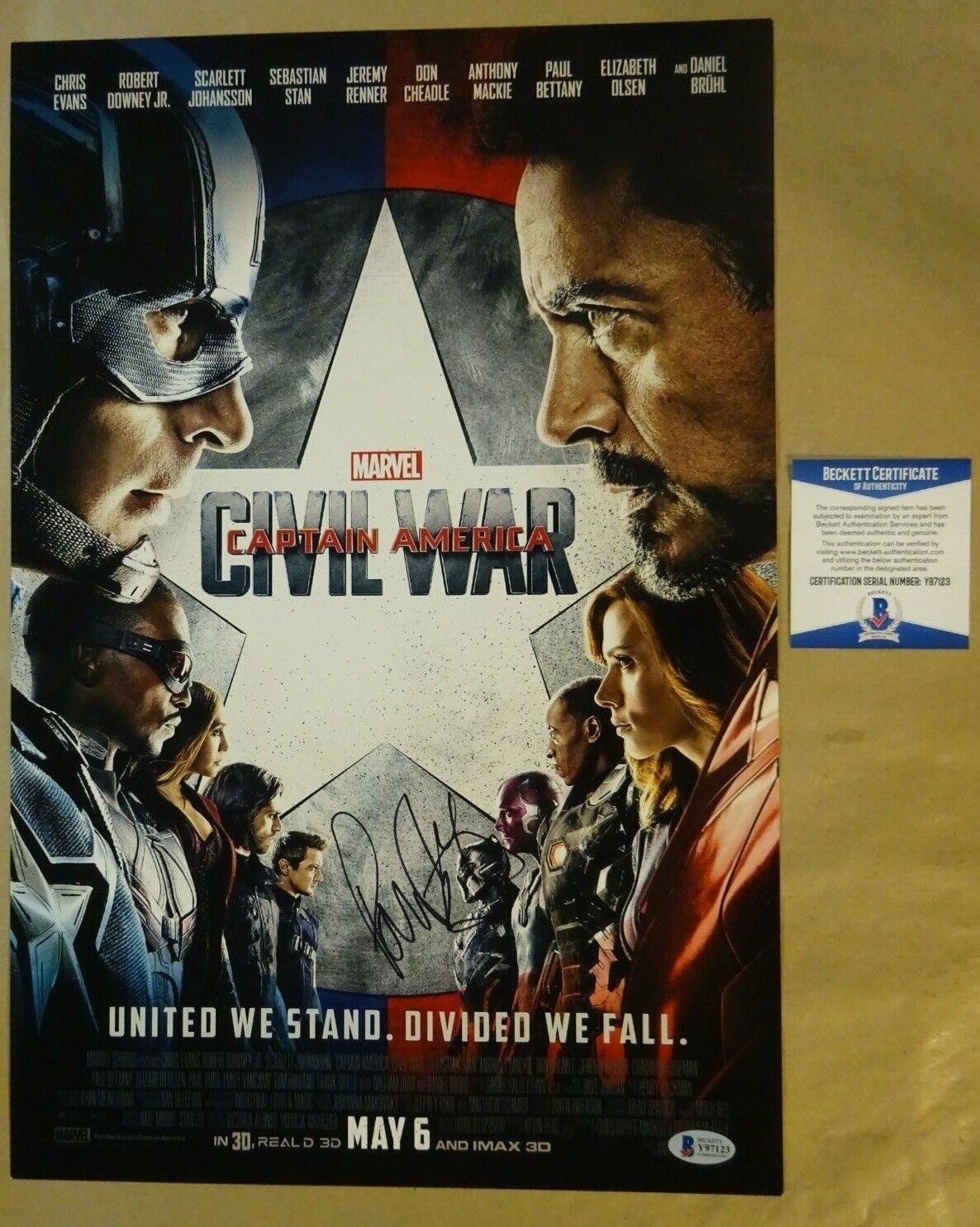 Signed PAUL BETTANY CAPTAIN AMERICA CIVIL WAR 12x18