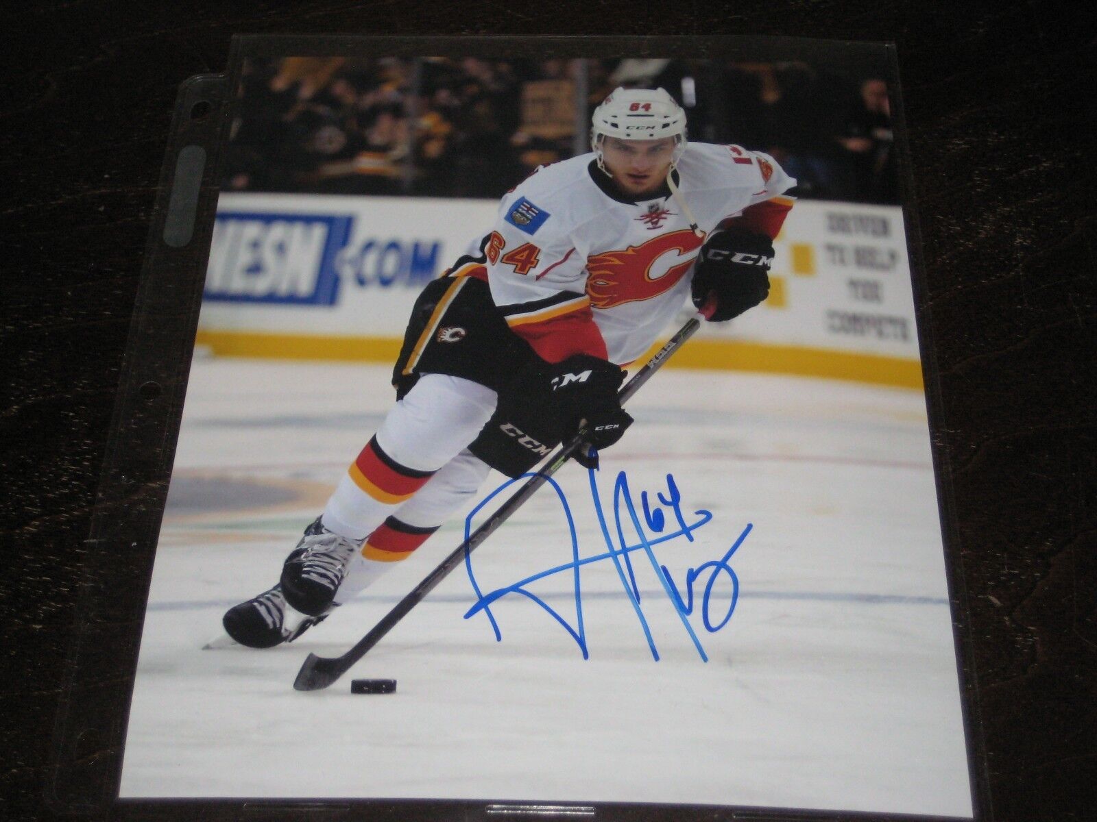 GARNET HATHAWAY autographed CALGARY FLAMES 8X10 Photo Poster painting