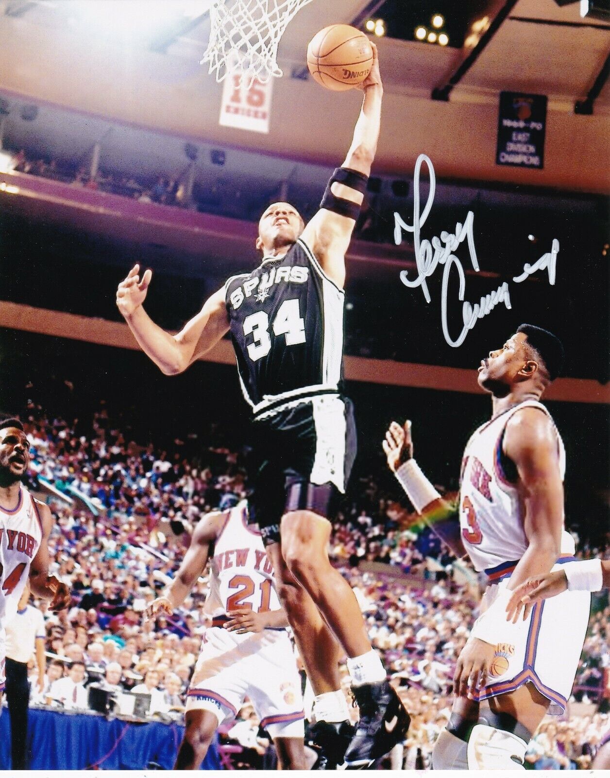 TERRY CUMMINGS SAN ANTONIO SPURS ACTION SIGNED 8x10 Photo Poster painting