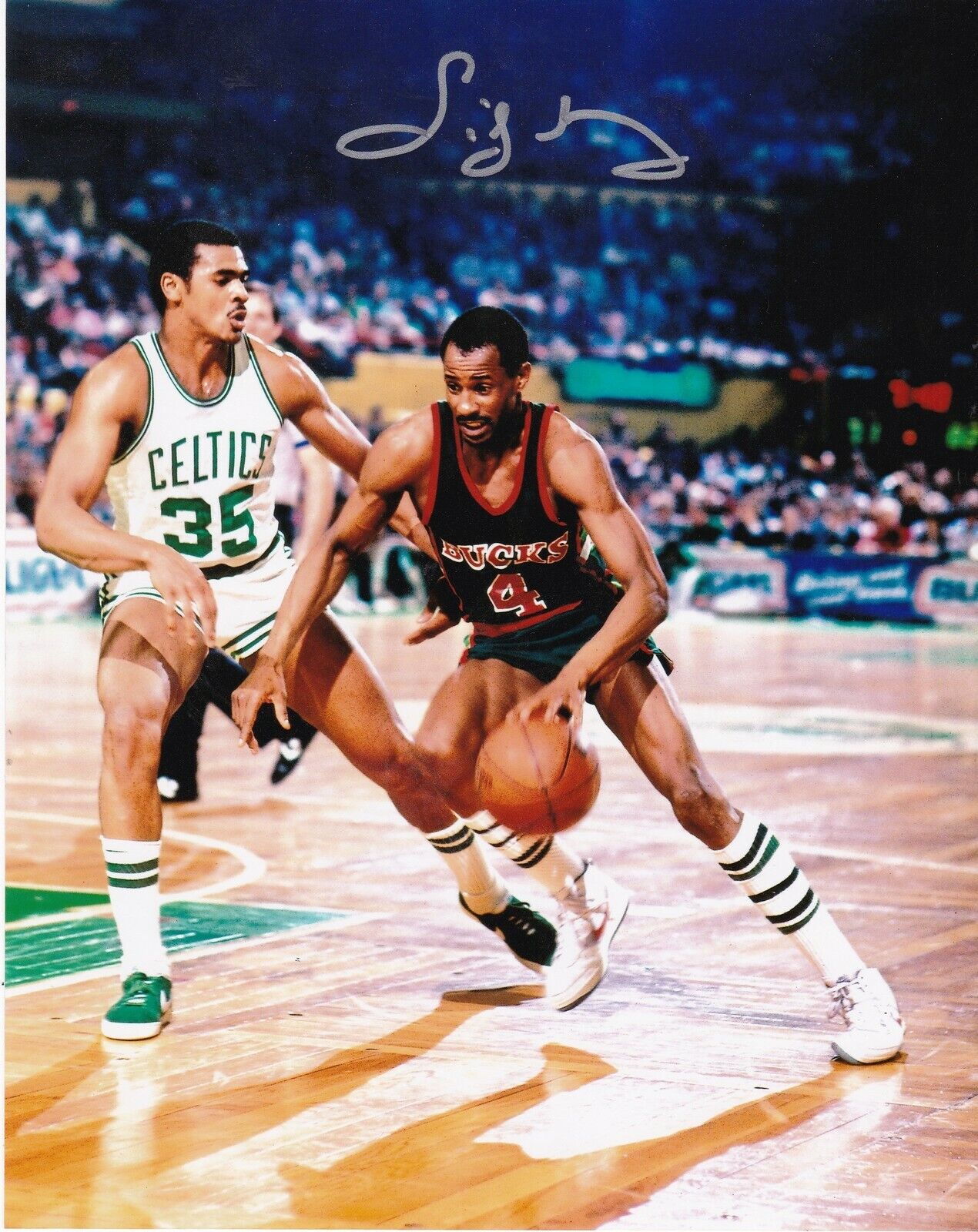 SIDNEY MONCRIEF MILWAUKEE BUCKS ACTION SIGNED 8x10