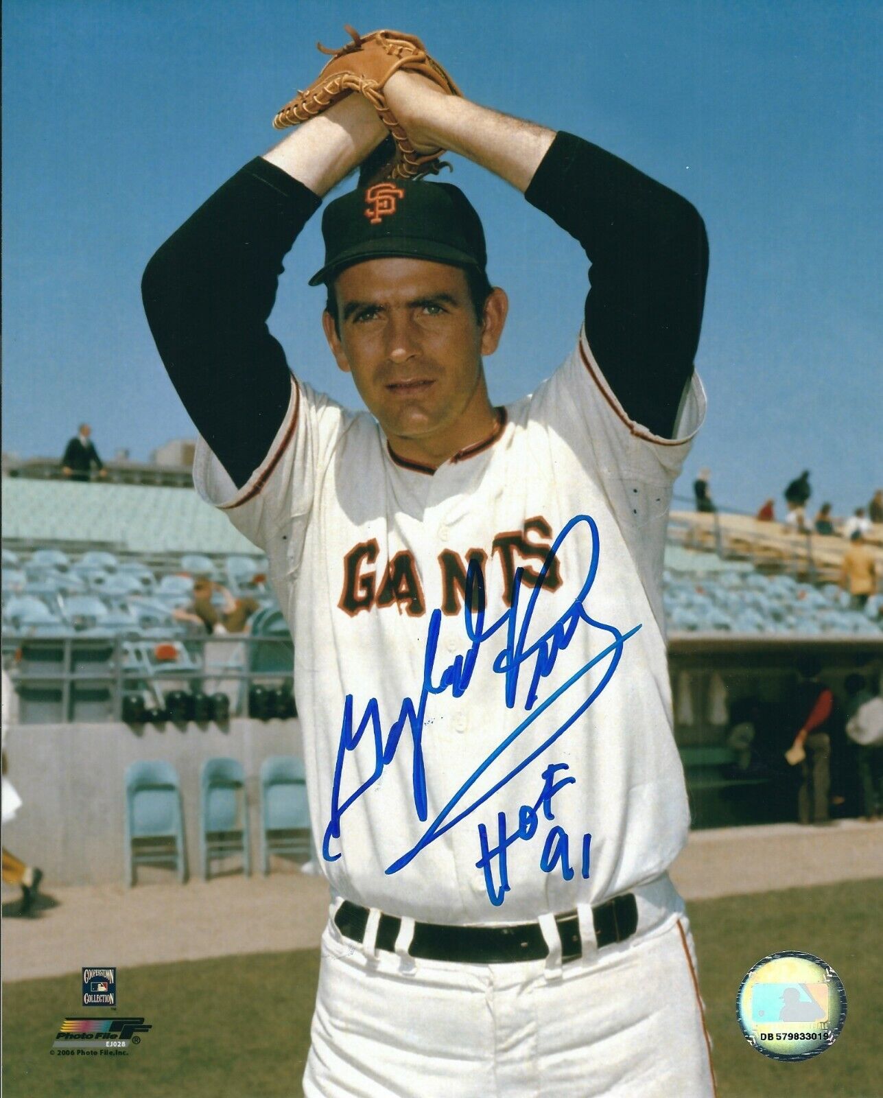 Signed 8x10 GAYLORD PERRY HOF 91