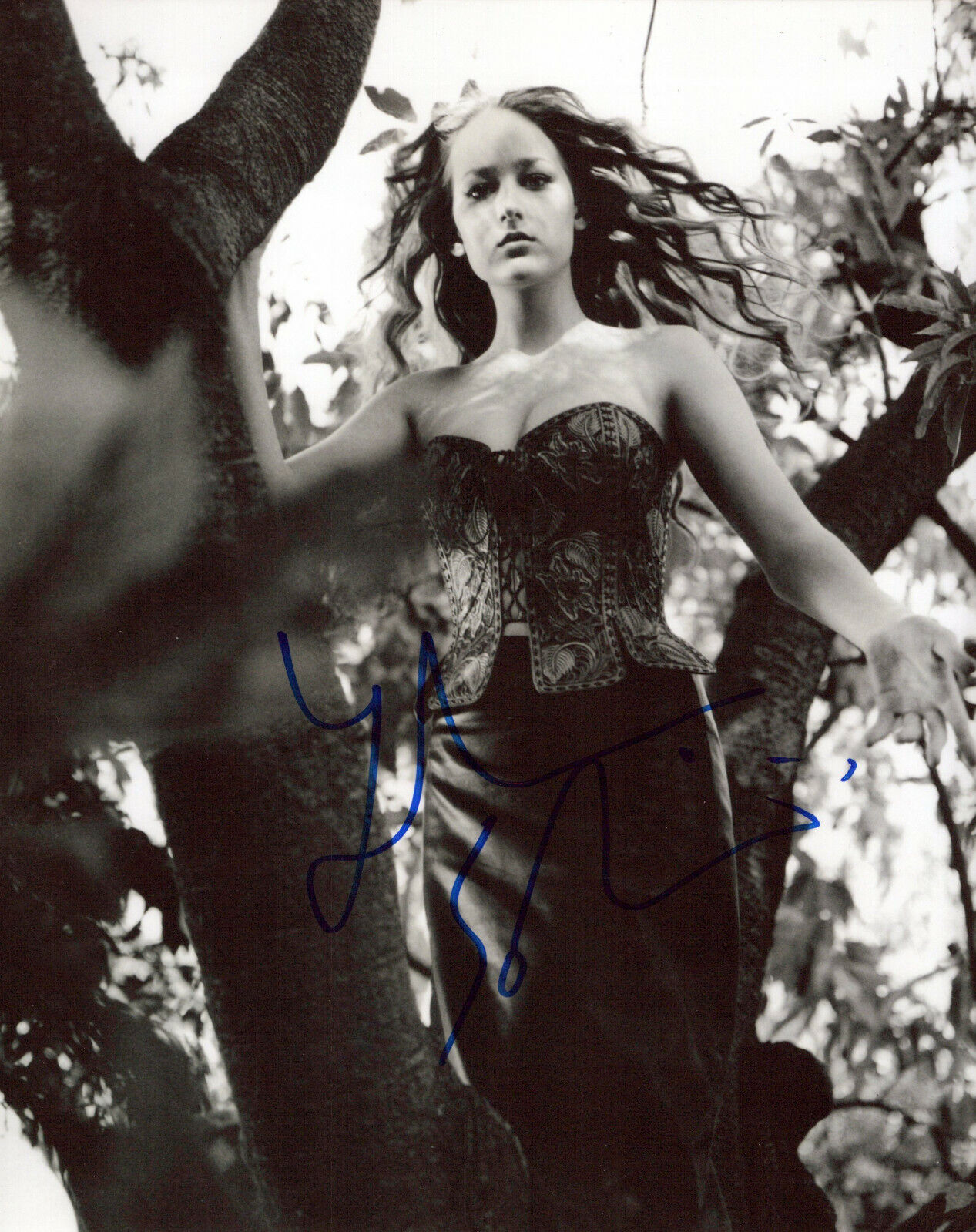 Leelee Sobieski glamour shot autographed Photo Poster painting signed 8x10 #1