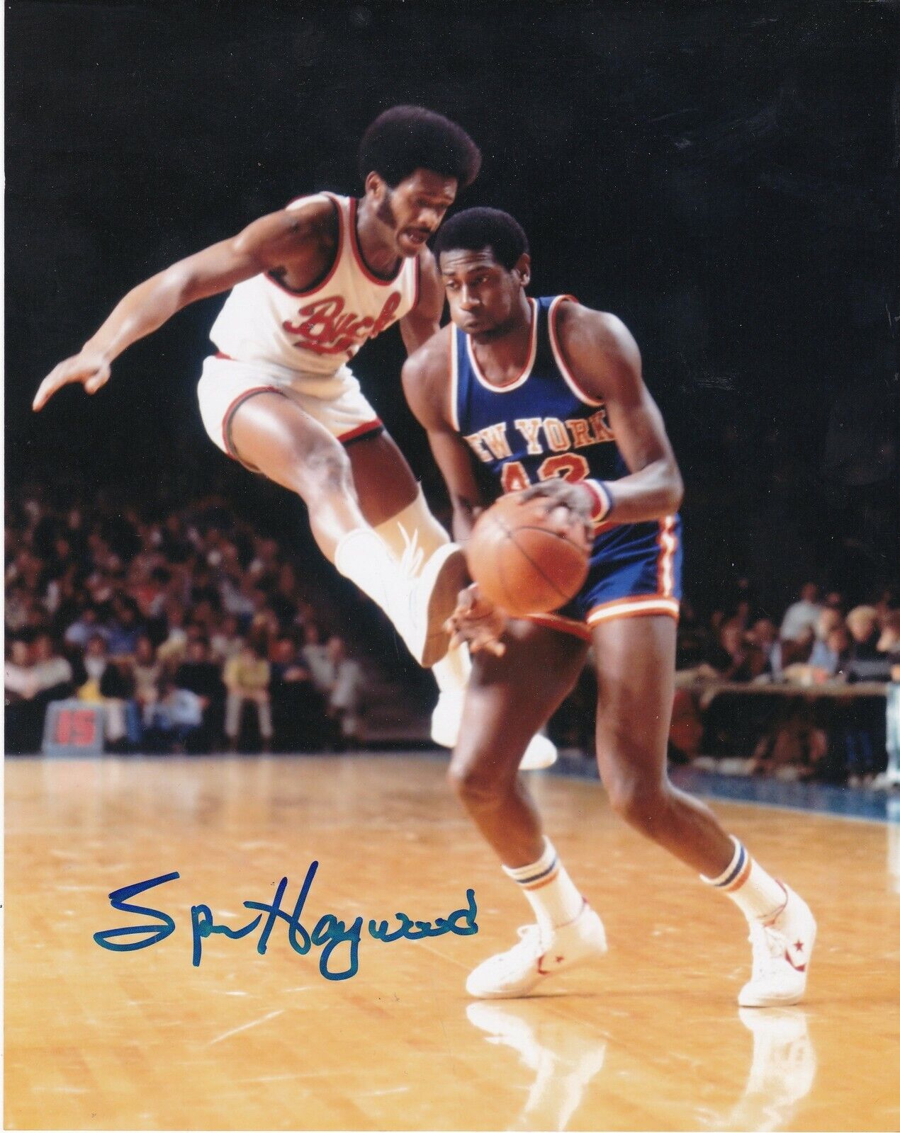 SPENCER HAYWOOD NEW YORK KNICKS ACTION SIGNED 8x10