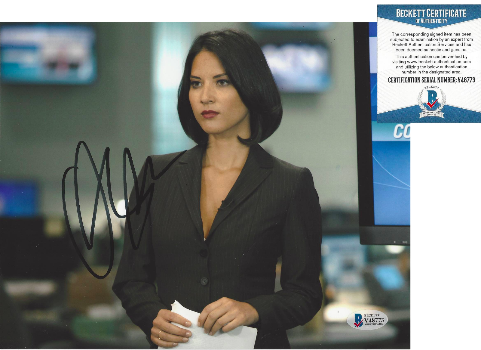 OLIVIA MUNN SEXY ACTRESS SIGNED THE NEWSROOM 8x10 Photo Poster painting D X-MEN BECKETT COA BAS