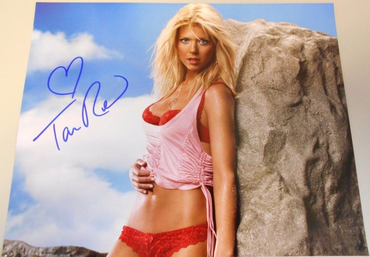 TARA REID * SHARKNADO * SO HOT IN RED BRA & PANTIES * HAND SIGNED 8X10