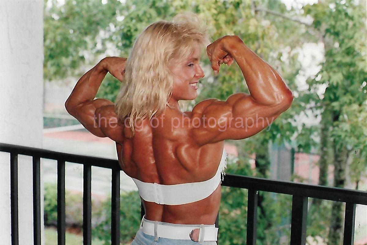 FEMALE BODYBUILDER 80's 90's FOUND Photo Poster painting Color MUSCLE WOMAN Original EN 17 11 F