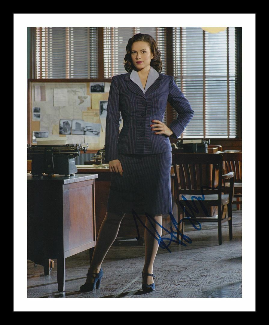 Hayley Atwell Autograph Signed & Framed Photo Poster painting