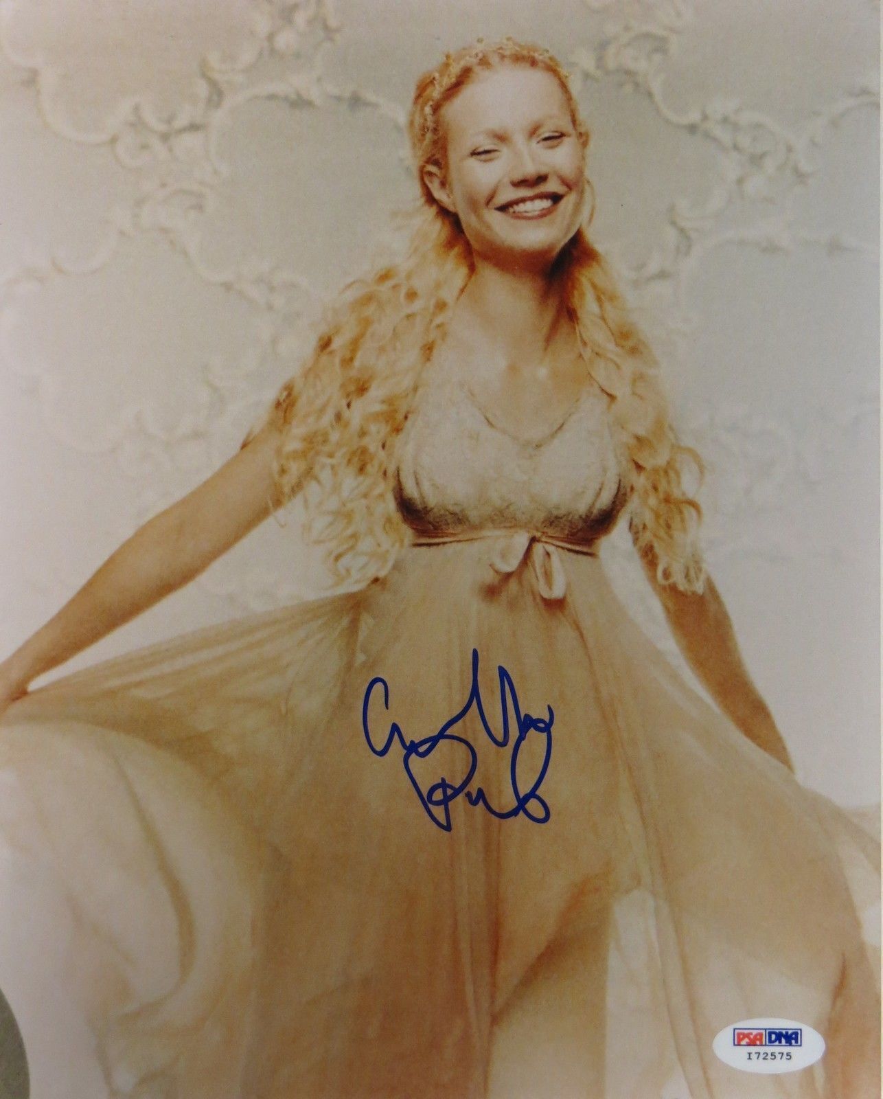 Gwyneth Paltrow Signed Authentic Autographed 8x10 Photo Poster painting (PSA/DNA) #I72575