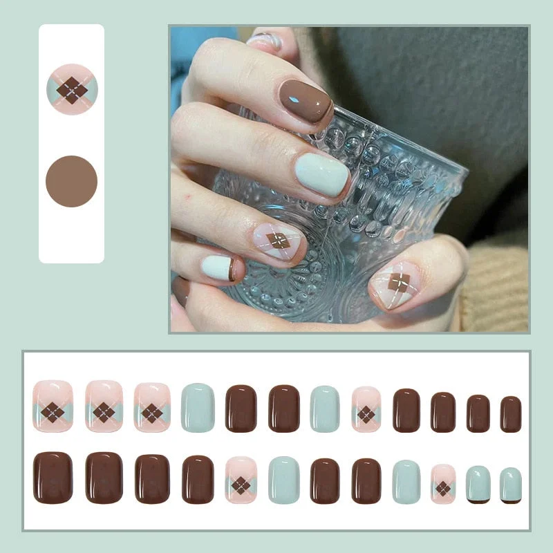 24Pcs Fashion Short Round Head Fake press on Nail Cute MilkTea Color Shiny Gold Foil Blooming Gradient artificial nail with glue-Nail Inspo