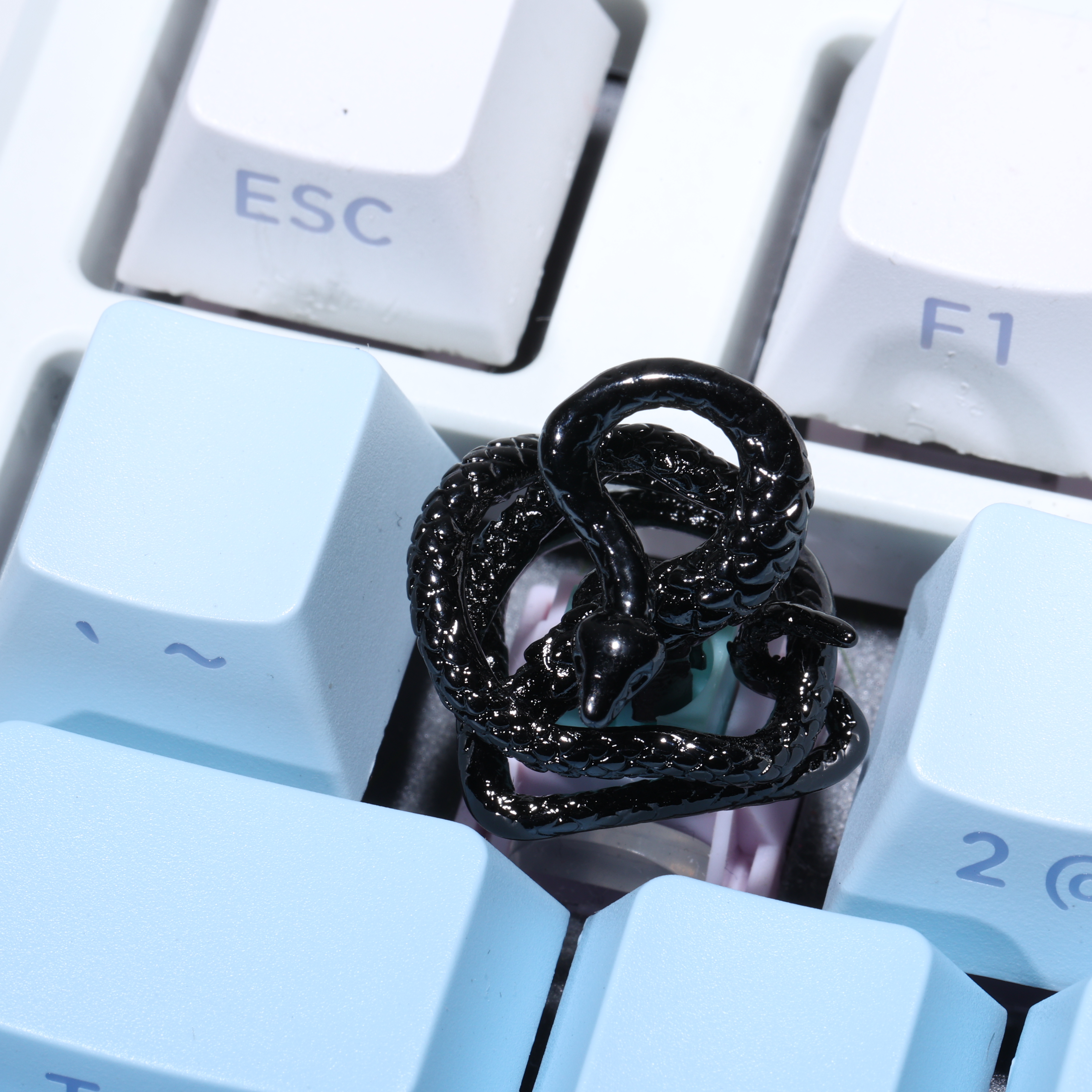Coiled Serpent Artisan Keycap Axonkit