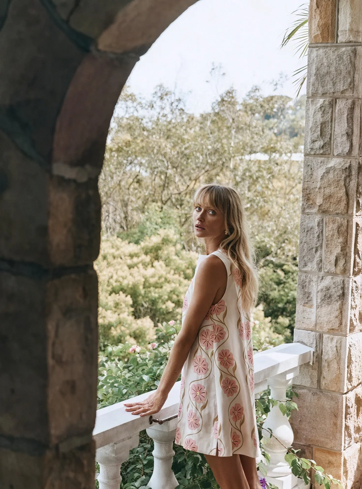 Kleidhaus Damen Ärmelloses Blumen Mini Kleid – Einzigartiger Print-83292-6dc186a4-1f1d-48a6-97ac-5419ea63e773
