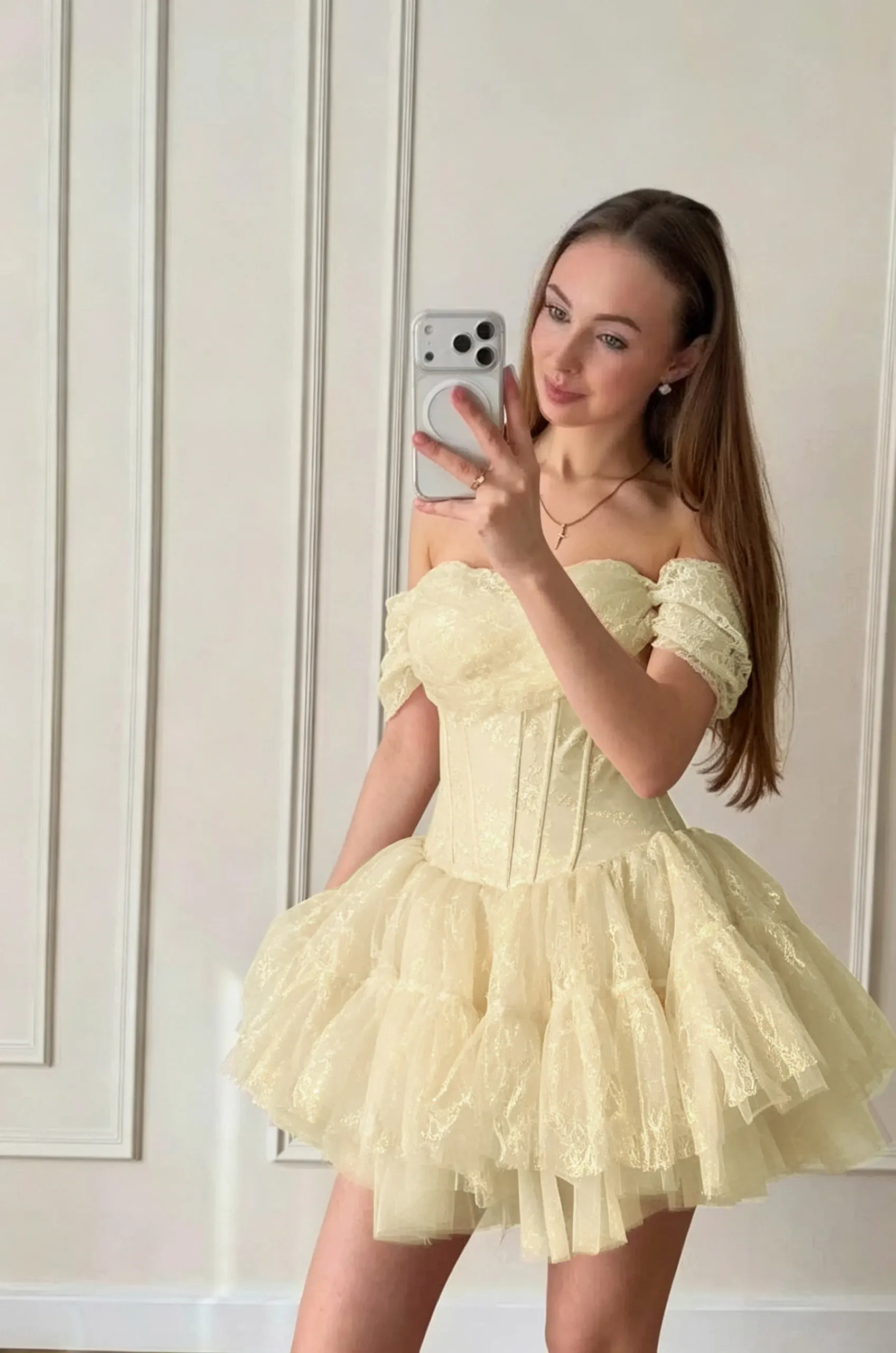 White Lace And Tulle Strapless Off-The-Shoulder High-Waisted Short Pleated Homecoming Dress Wellcucu PM0014