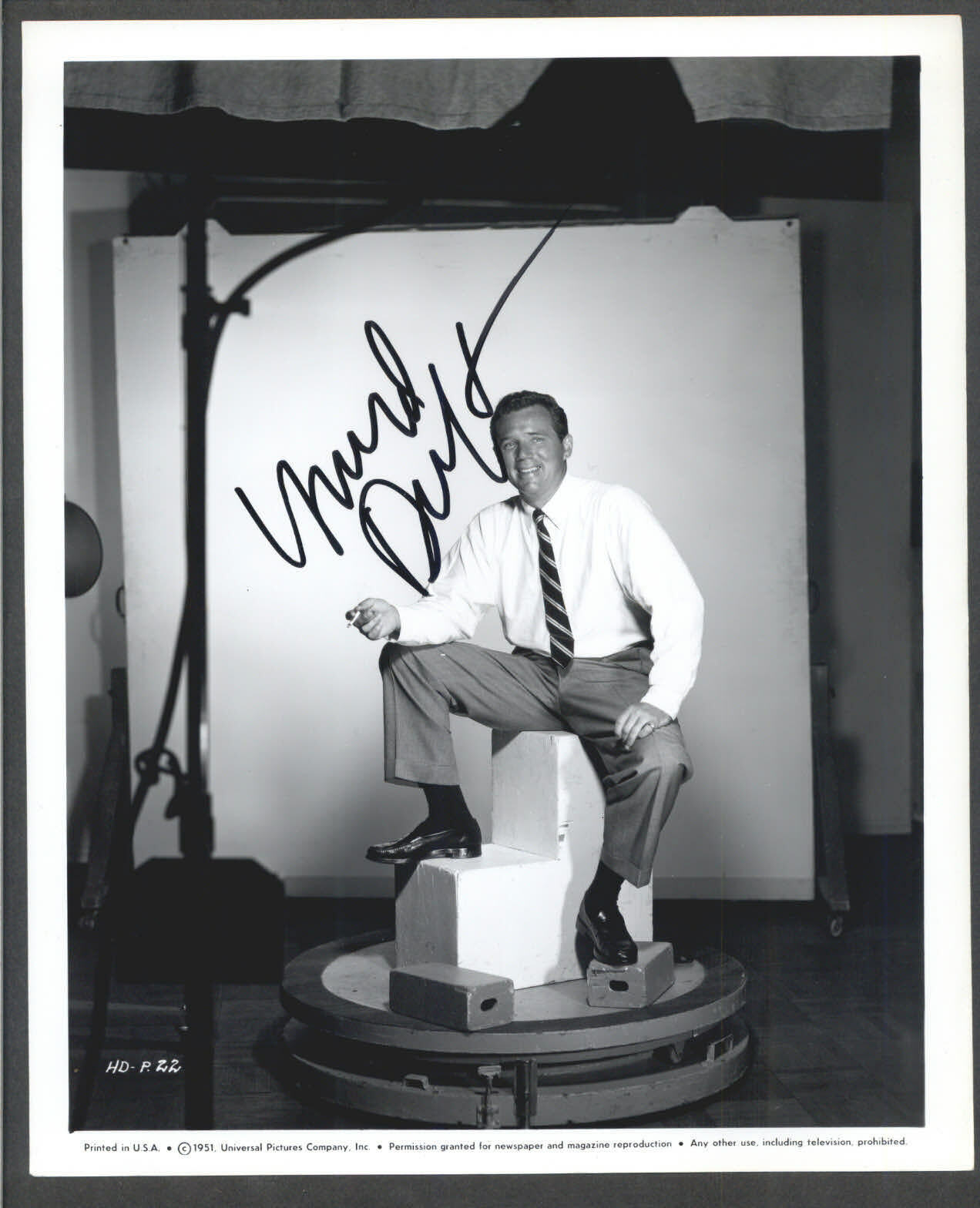 Howard Duff - Signed Vintage Celebrity Autograph Photo Poster painting - The Naked City