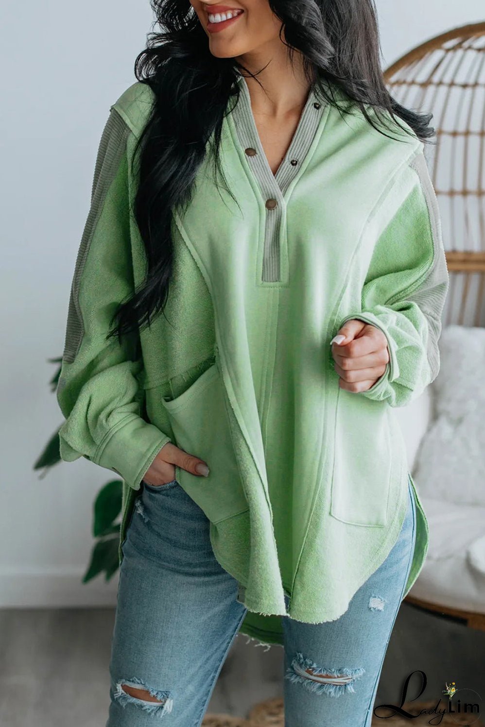Effortless and Trendy Hoodie
