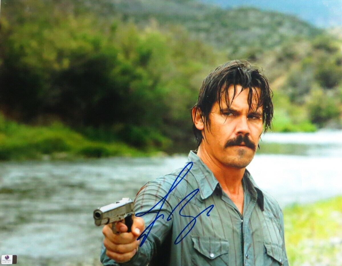 Josh Brolin Signed Autographed 16X20 Photo Poster painting No Country for Old Men GV801911