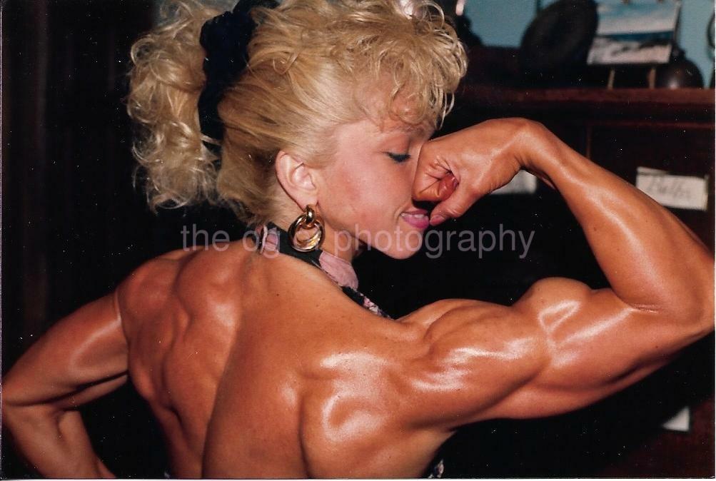 FEMALE BODYBUILDER 80's 90's FOUND Photo Poster painting Color MUSCLE WOMAN Original EN 16 20 ZZ