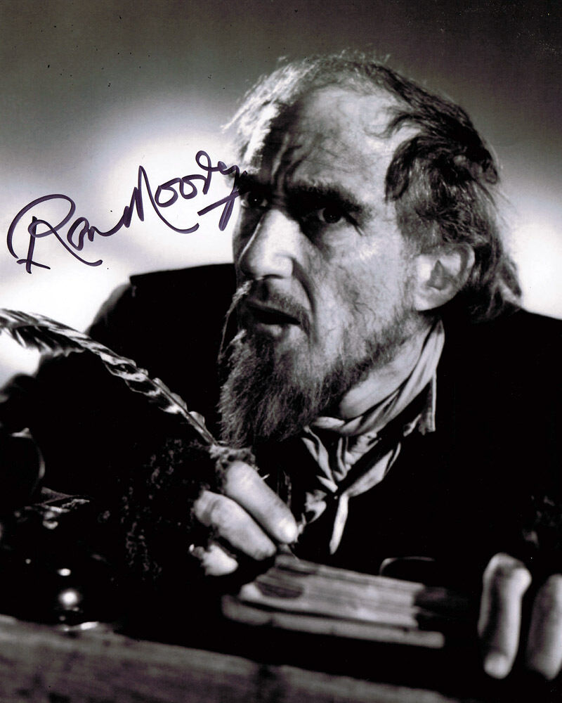 Ron Moody GENUINE SIGNED Autograph 10x8 Photo Poster painting in Oliver! Musical AFTAL COA Fagin