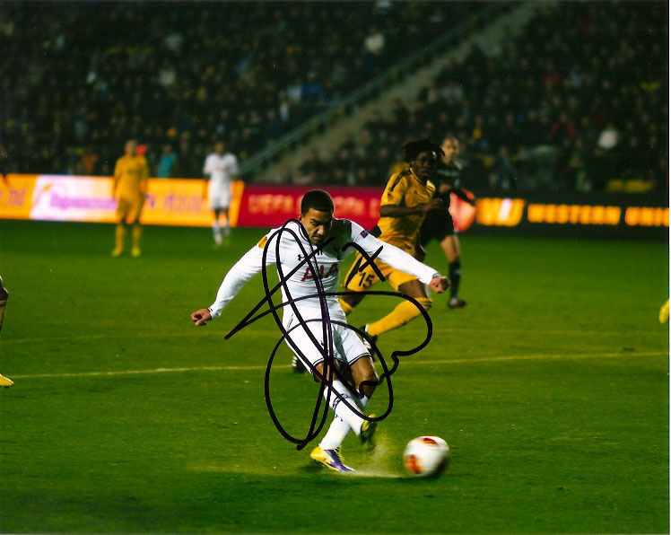 Tottenham Hotspur Aaron Lennon Autographed Signed 8x10 Photo Poster painting COA